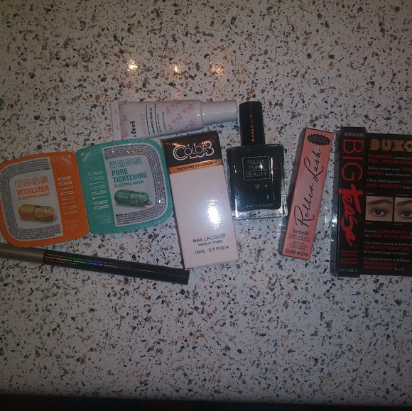 Makeup - Picture 2 of 6